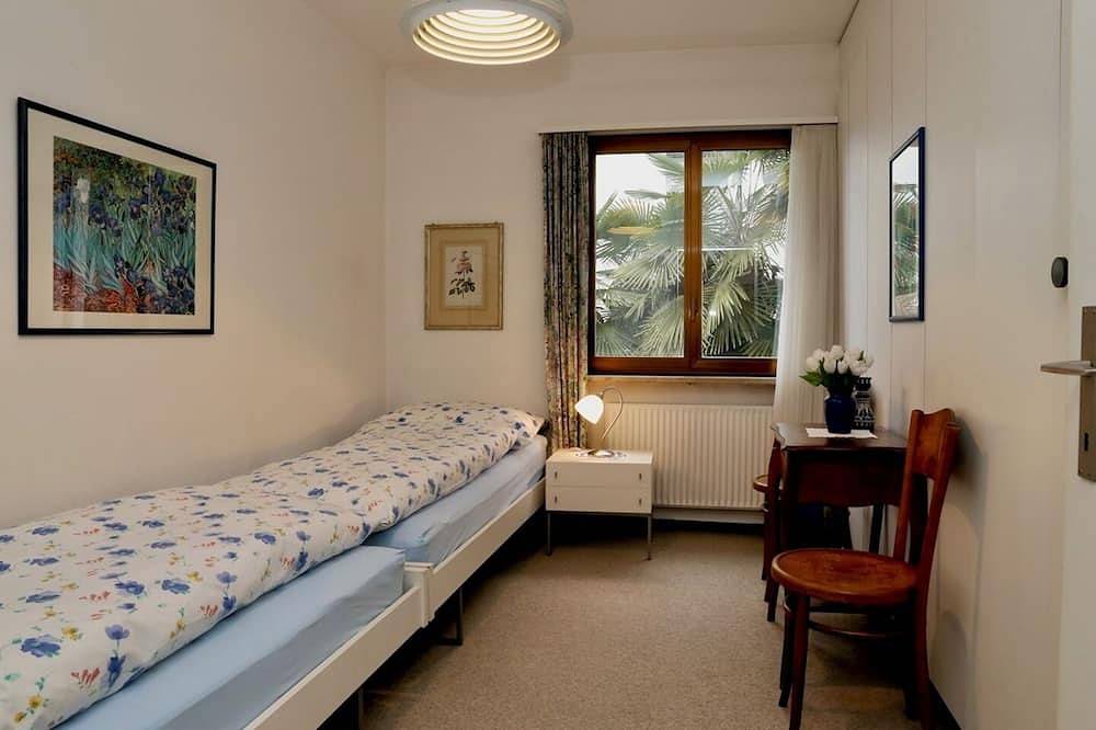 Ganze Wohnung, Eck-Wohnung im 2. Stock für 1-5 Personen. in Orselina, Tessiner Alpen