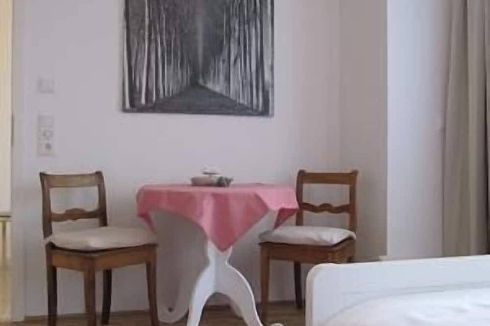 Entire apartment, Apartment right on the Seerhein Holidays right on the water in Konstanz, Landkreis Konstanz