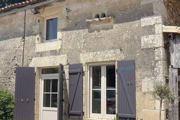 Gîte pour 4 personnes, avec jardin ainsi que piscine et terrasse à Brux