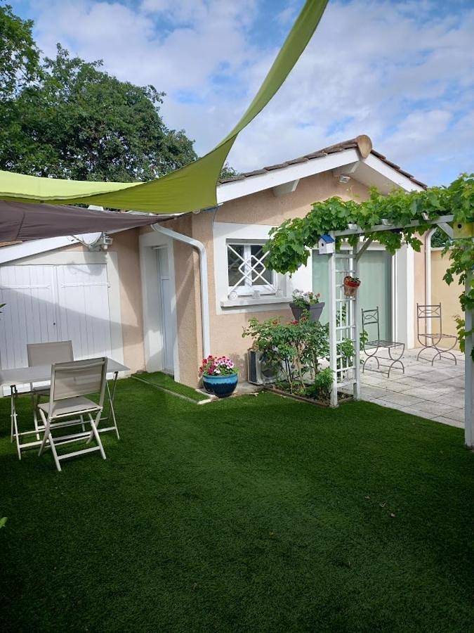 Chambre d’hôte pour 2 personnes, avec terrasse ainsi que jardin et vue