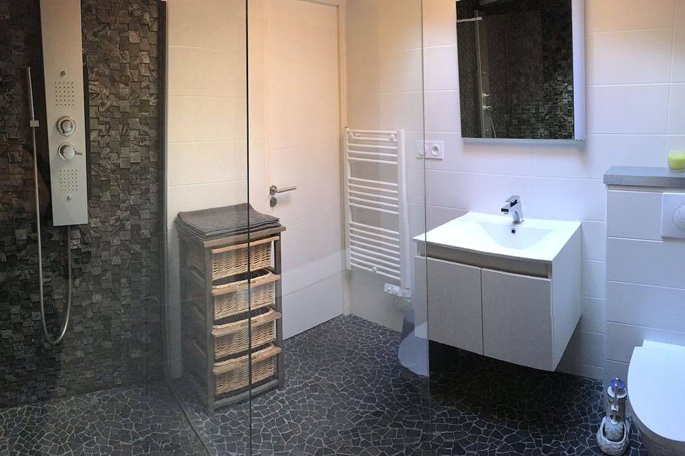 Maison avec vue mer et accès à la plage pour 2 à 4 personnes in Locmaria-Plouzané, Côte des Légendes