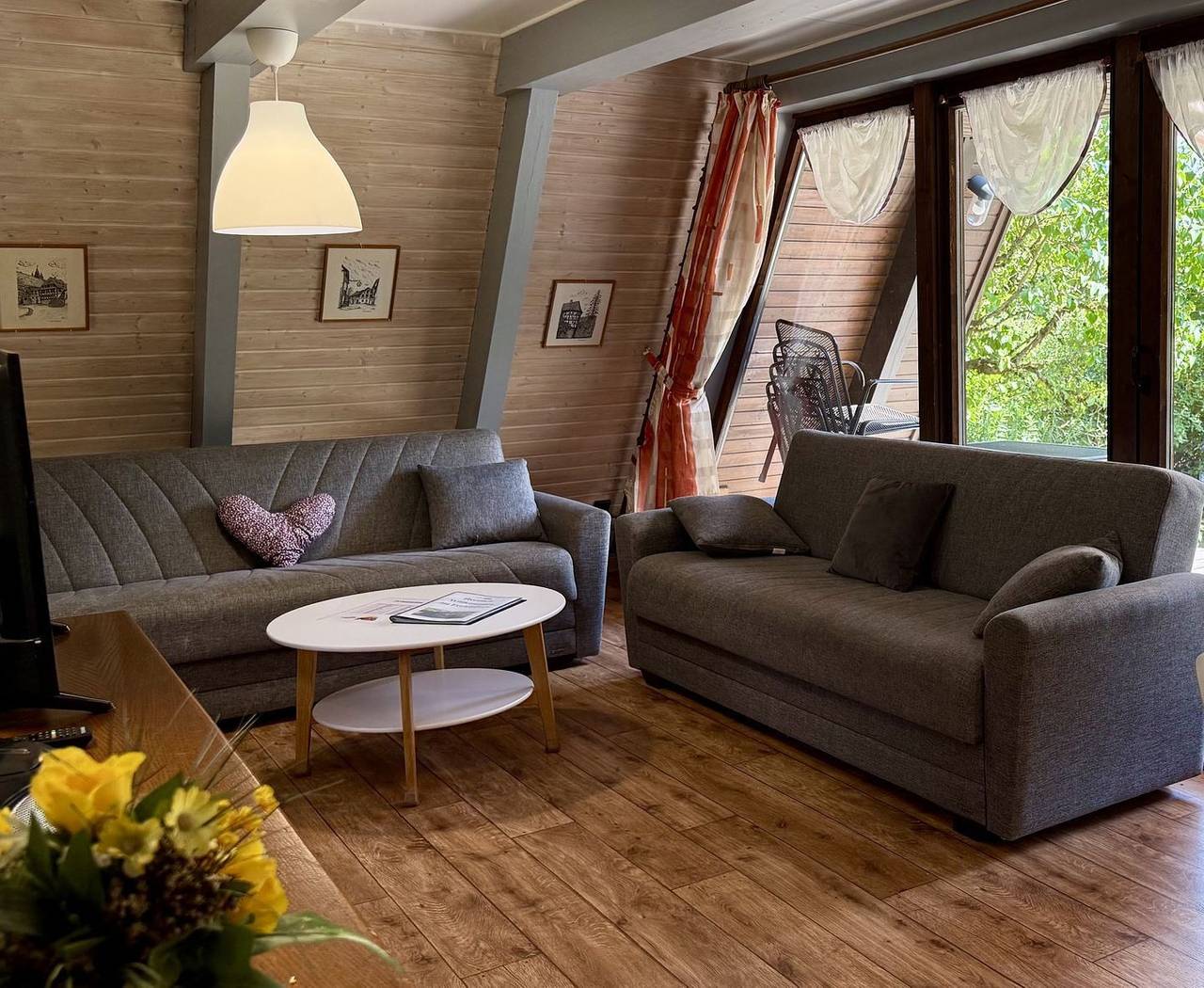 Voll ausgestattetes Ferienhaus "Winnetou" Nr.27 im Grünen mit Terrasse in Waldbrunn, Neckar-Odenwald-Kreis