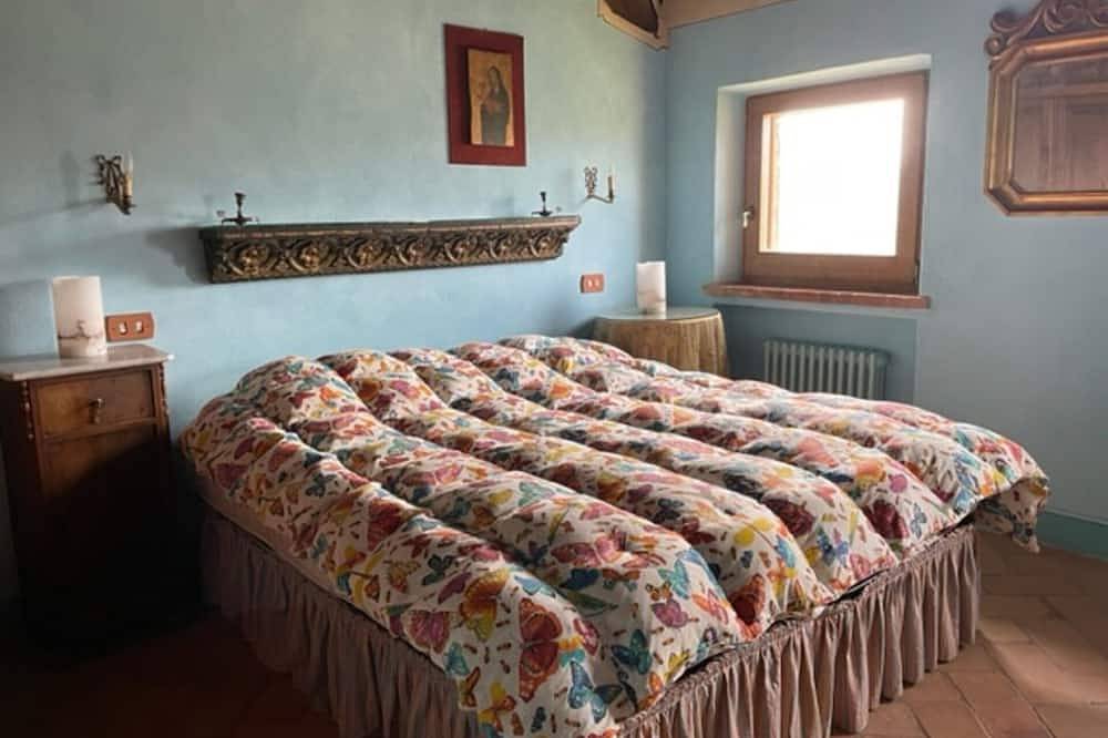 Alleinstehendes Ferienhaus mit  W-Lan, privatem Pool, Tv, Innenhof, Haustiere erlaubt, Panoramablick in Montepulciano, Siena Provinz