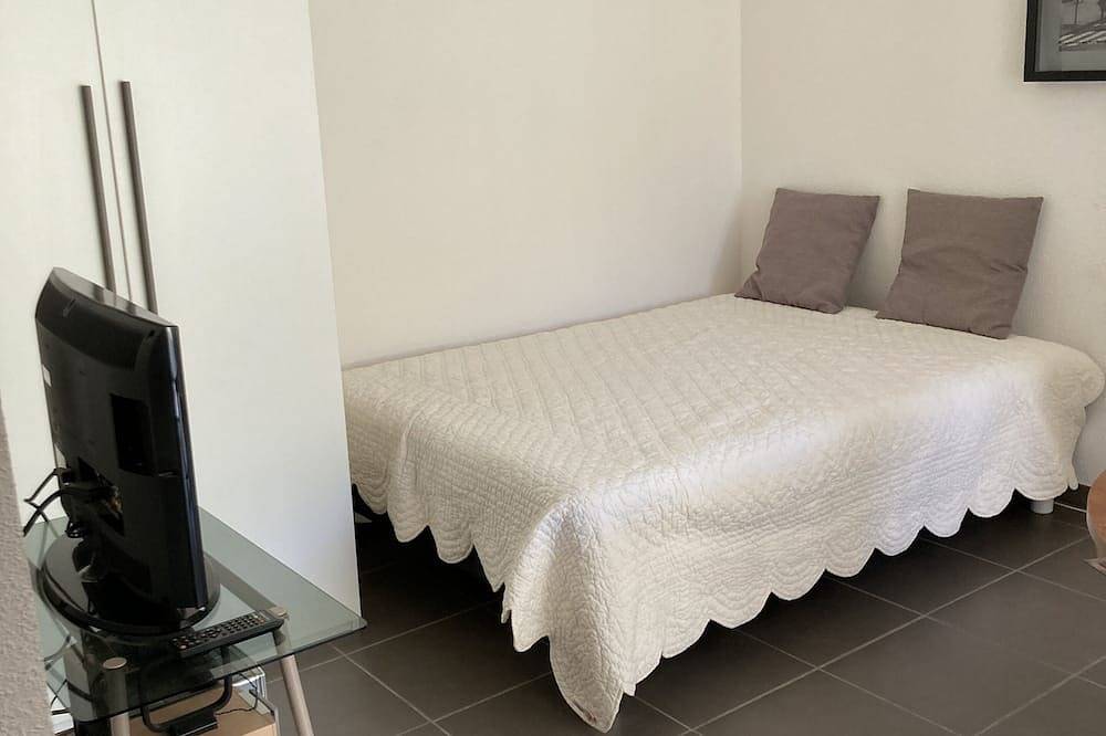 Appartement entier, Agréable studio climatisé dans résidence calme avec parking \n Promo septembre in Côte Vermeille, Collioure