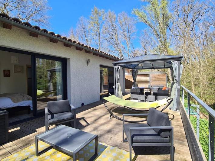 Location de vacances pour 4 personnes, avec Balcon et Terrasse ainsi que Jardin et Vue à Lapeyrouse-Fossat