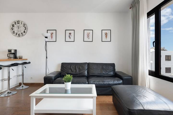Entire apartment, Apartment with Spacious Terrace by the Beach in Puerto del Carmen, Tías