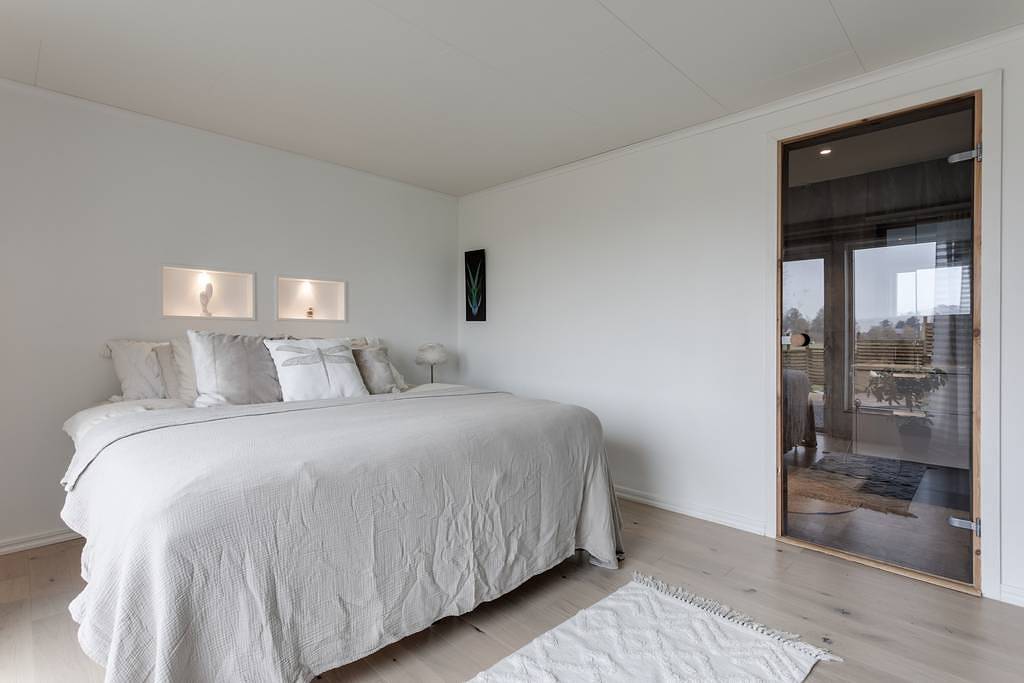 Captivating 3-Bed Villa in Halanda with Lake View in Ale, Västergötland