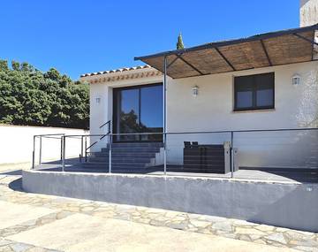 Gîte pour 4 personnes, avec jardin ainsi que piscine et terrasse dans l' Hérault