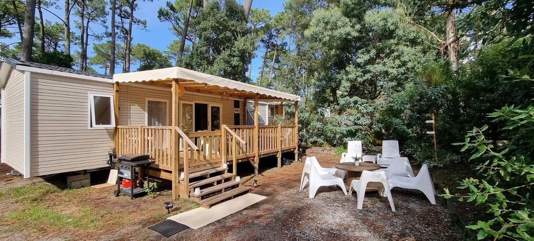 Camping pour 6 personnes, avec jacuzzi et piscine ainsi que jardin et sauna à Seignosse