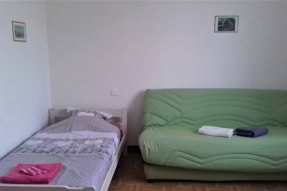 Apartamento entero, Amplio apartamento cerca del centro, piscina y centro de ocio. in Condom, Gers
