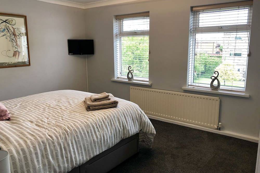 Apartamento entero, Apartamento de 2 dormitorios en la planta superior, centro de la ciudad, estacionamiento para 1 auto in Stratford upon Avon, Warwickshire