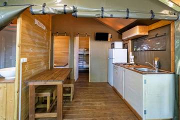 Villa for 4 Guests in Lesperon, Nouvelle-Aquitaine, Picture 4
