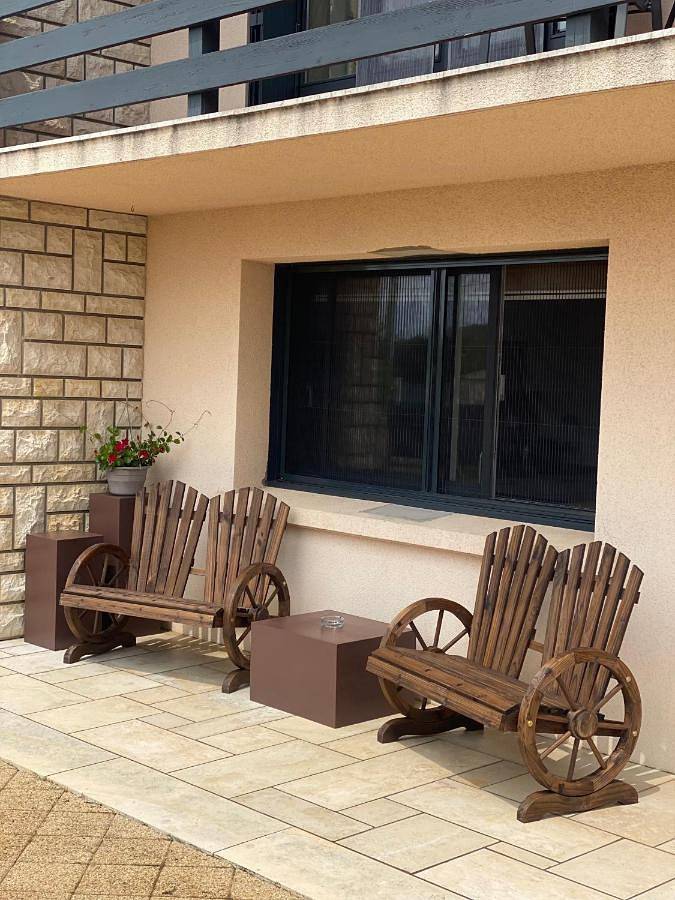 Location de vacances pour 14 personnes, avec jardin ainsi que terrasse et vue à Hauteville-Lompnes - 3