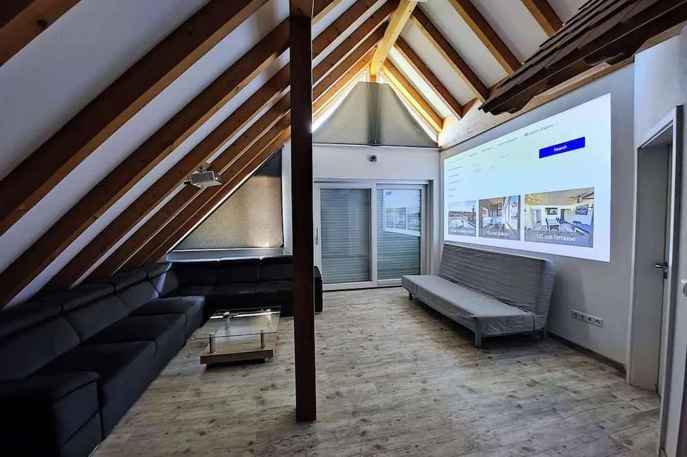 Ganze Wohnung, 3Zkb 130\"Laser Projektor Sound Balkon 2 Stellplätze in Waldbronn, Nordschwarzwald