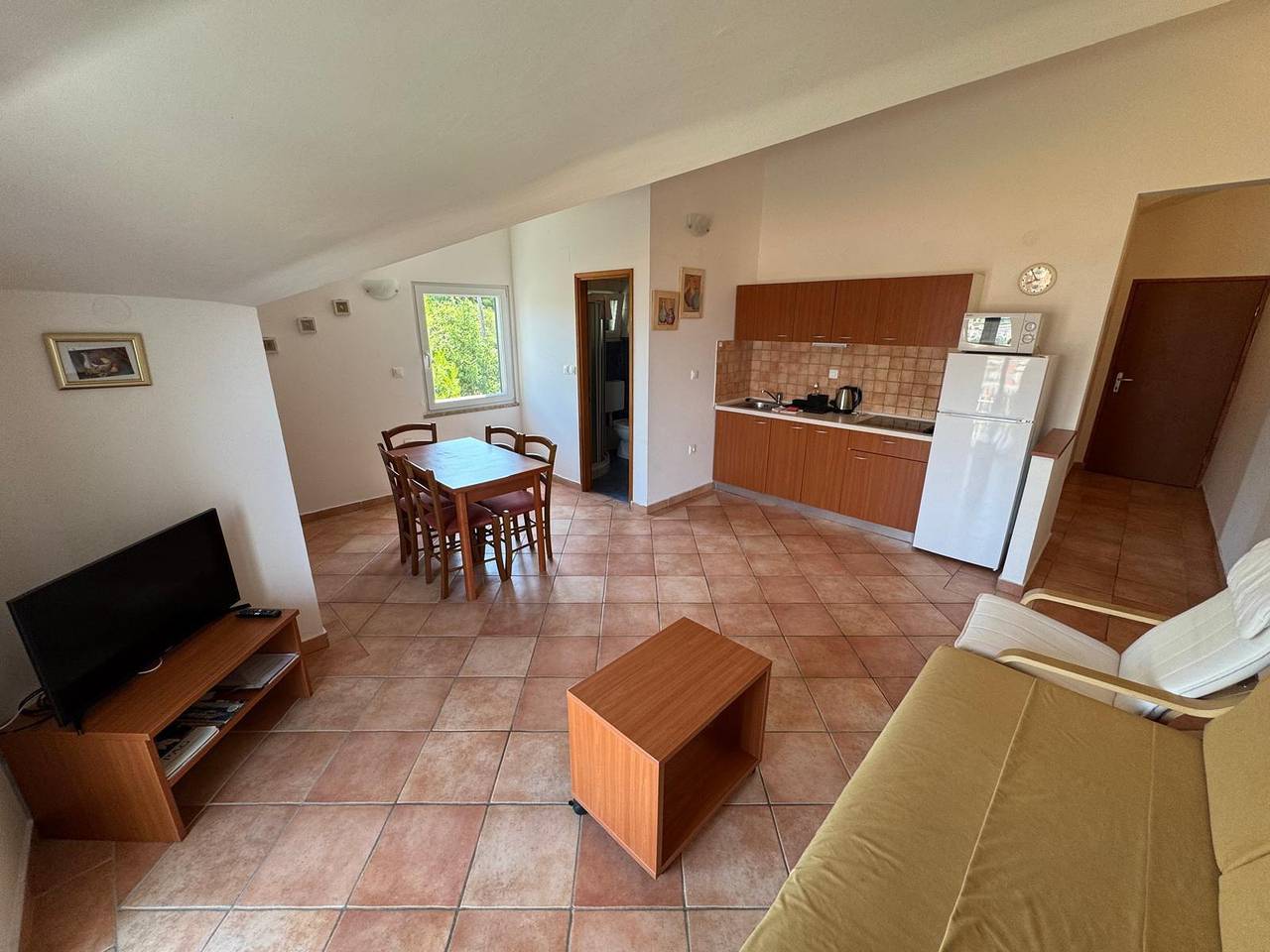 Ganze Wohnung, Ferienwohnung für 5 Personen mit Balkon/Terrasse in Pag Stadt, Pag