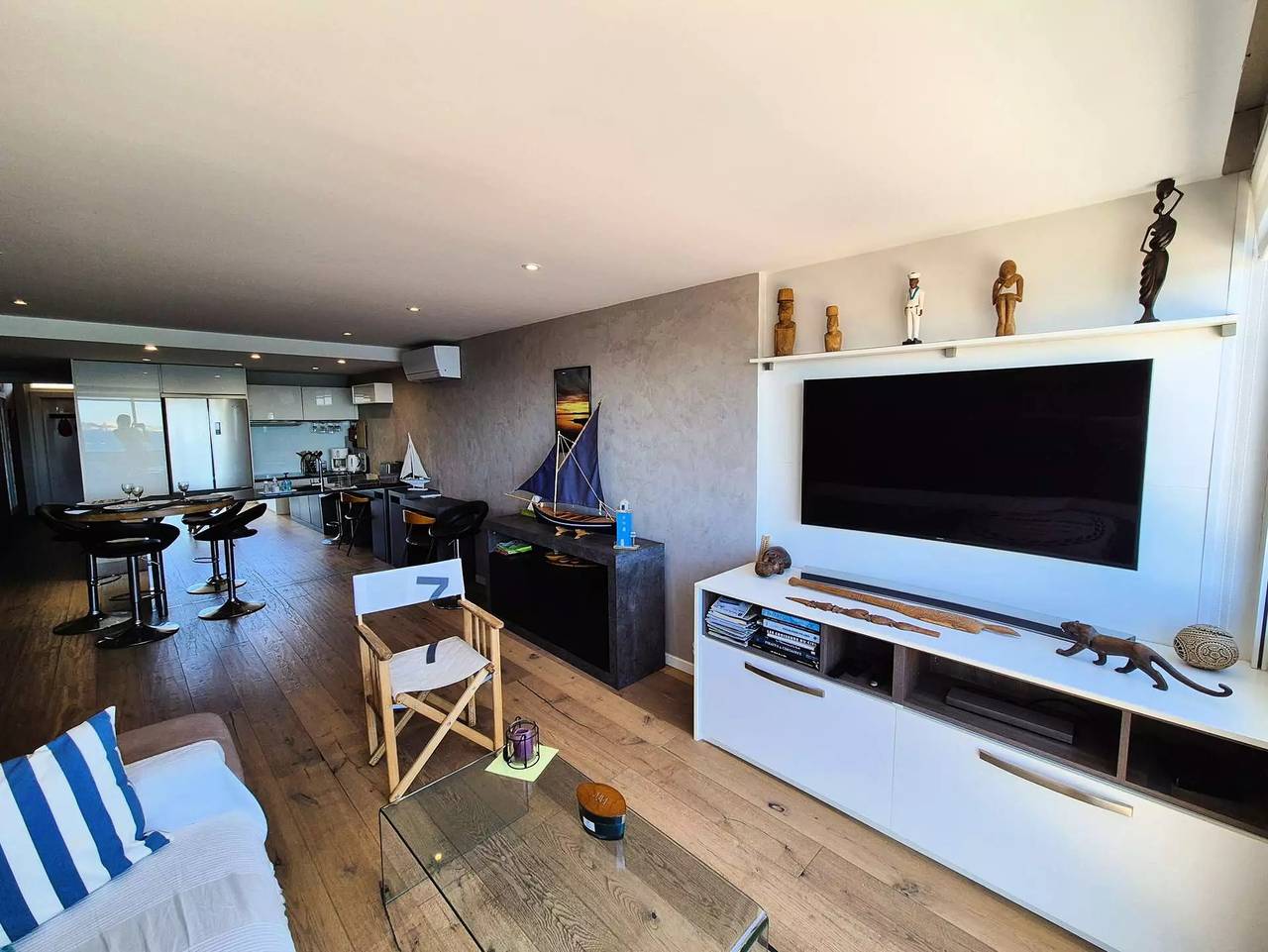 Appartement entier, A 40 m de la plage, climatisation, Wifi, vue mer, tout à pied in Le Brusc, Six-Fours-les-Plages