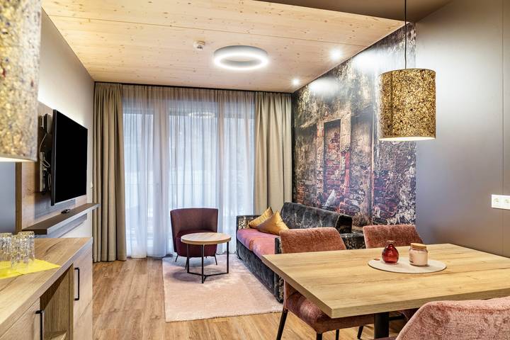 Appartement entier, Appartement de vacances "Hotel Zum Schwanen - 5" avec vue sur les montagnes, terrasse et Wi-Fi in Pflach, District de Reutte