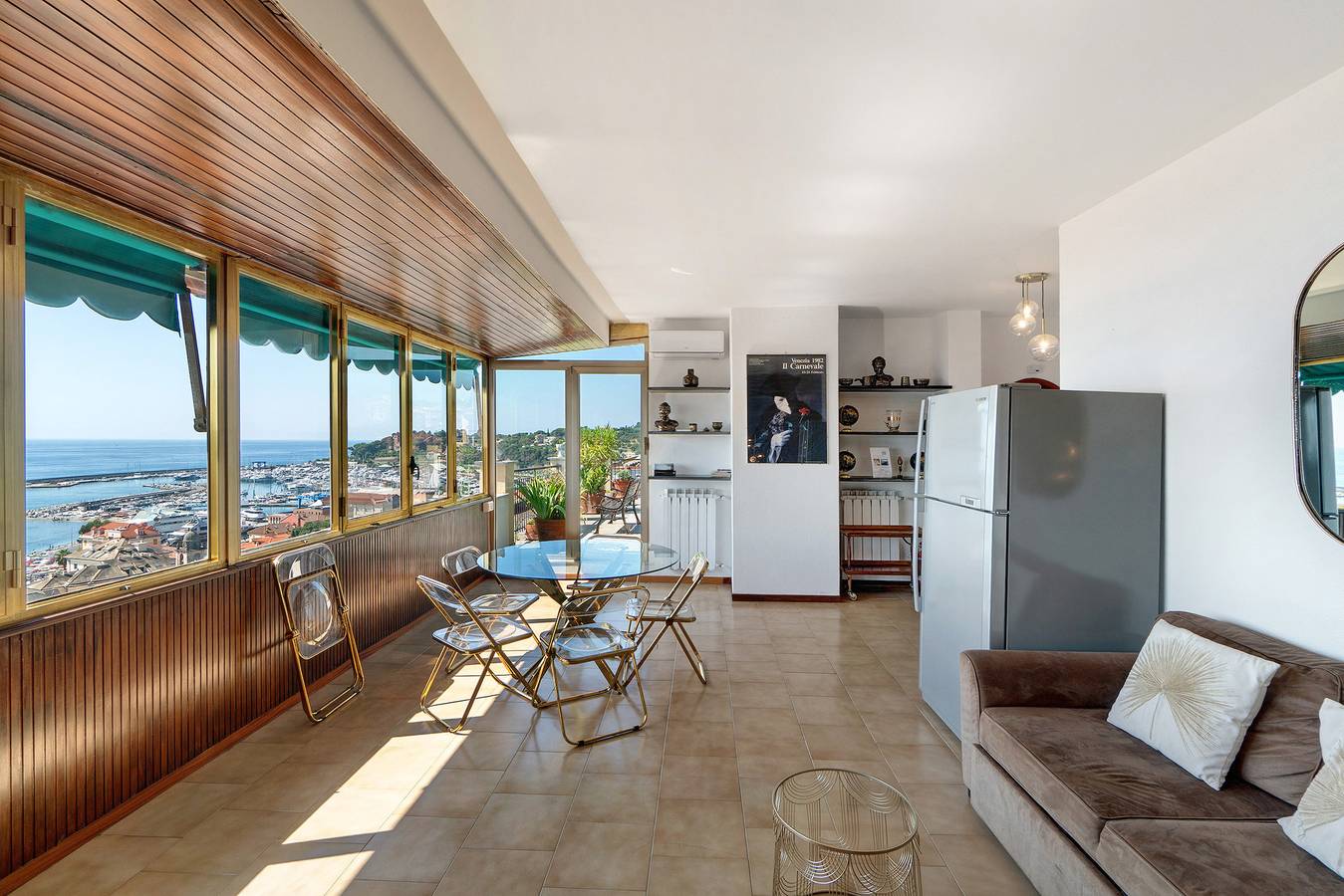 Ganze Wohnung, Ferienwohnung 'Riviera Mare' mit Meerblick, privater Terrasse und Wlan in Varazze (Stadt), Varazze