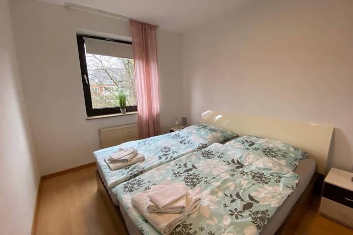 Ferienwohnung für 4 Personen, mit Balkon und Whirlpool sowie Garten in Düsseldorf - 3