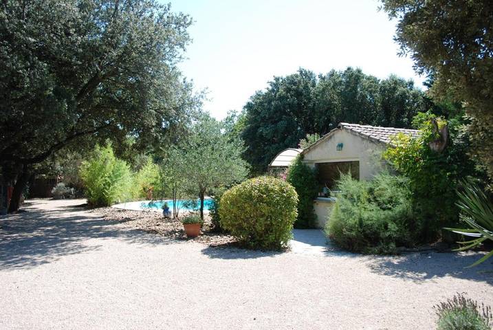 Location de vacances pour 4 personnes, avec jardin ainsi que piscine et vue à Sérignan-du-Comtat - 3