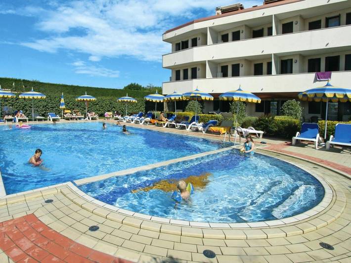 Ferienwohnung für 5 Personen, mit Balkon/Terrasse und Kinderpool sowie Pool in Lido di Jesolo - 2