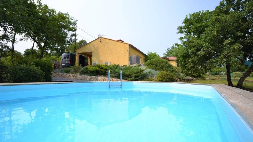 Location de vacances pour 3 personnes, avec piscine et jardin dans Largentière - 2