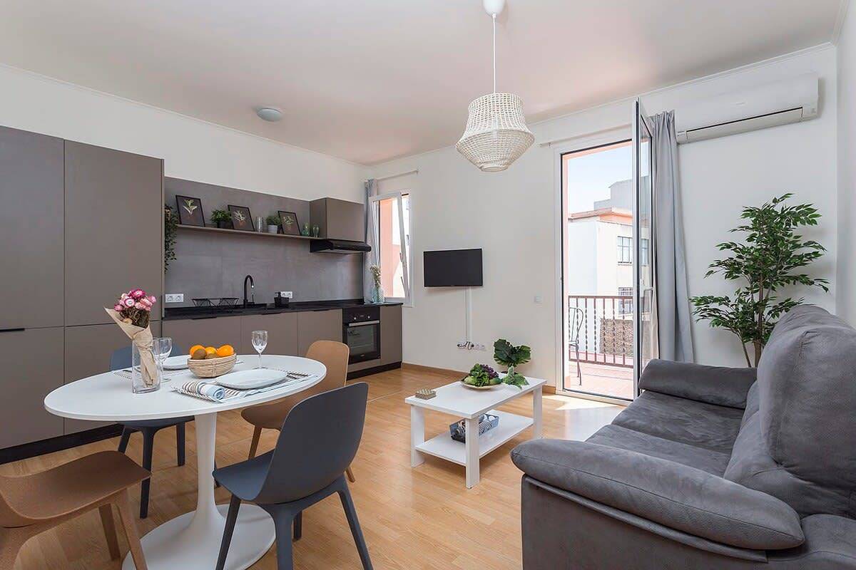Appartement entier, Appartement de vacances pour 5 personnes avec balcon/terrasse in Barcelona Centre, Barcelone