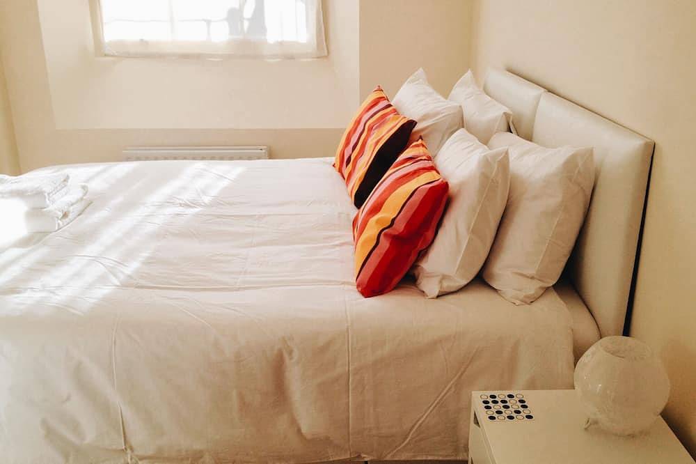 Entire apartment, Spacious Duplex Apartment Sleeps 8 in Gosport, Hampshire