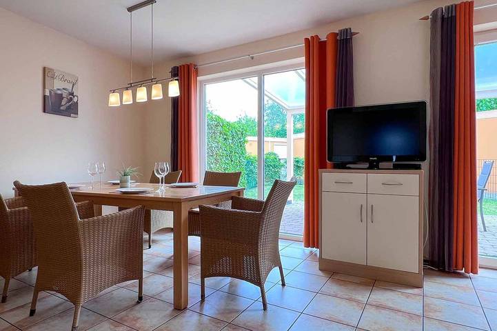 Ferienhaus für 6 Personen, mit Terrasse und Garten in Döse - 4