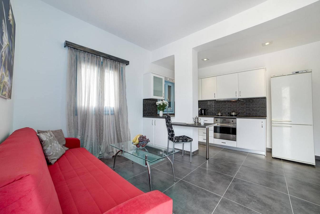 Entire apartment, Apartment '3  44' with Mountain View, Wi-Fi and Air Conditioning in Perissa, Santorini