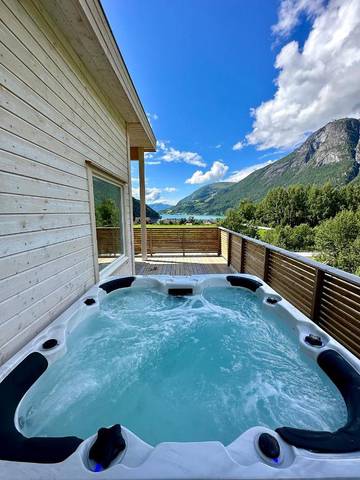 Gîte pour 6 personnes, avec vue sur le lac ainsi que jardin et vue, animaux acceptés dans Loen
