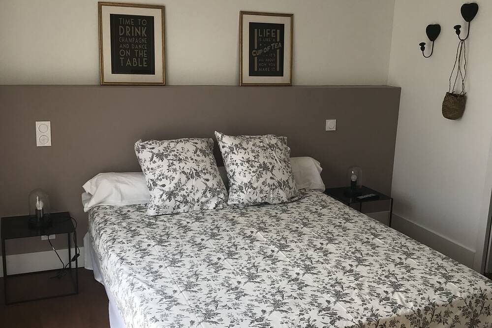 Luxury villa with heated pool on the seafront in Biguglia, Bastia und Umgebung