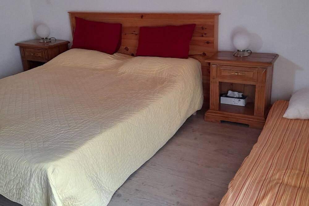 Appartement entier, Agréable gite  pour 3, dans propriété privée avec piscine in Montescot, Côte d'Améthyste