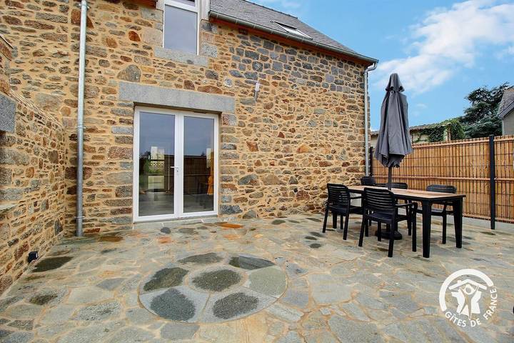 Gîte pour 4 personnes, avec Terrasse et Vue à Miniac-Morvan - 2