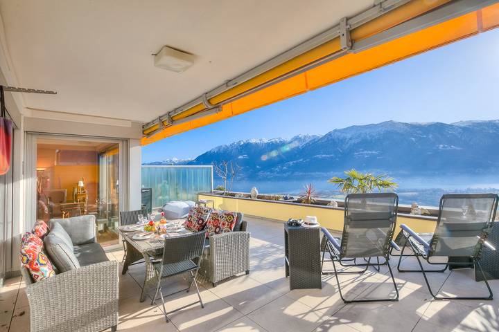 Ferienwohnung für 4 Personen, mit Terrasse und Pool sowie Seeblick - 1