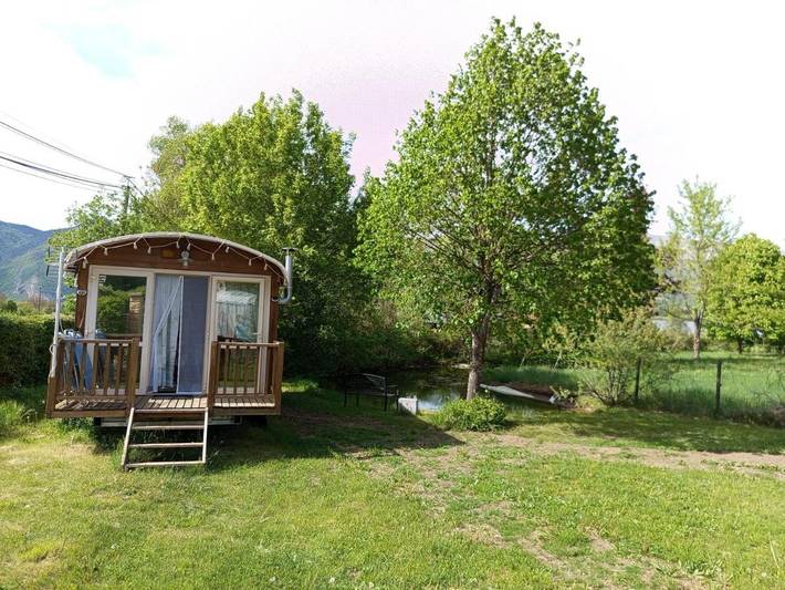 Location de vacances pour 2 personnes, avec Terrasse ainsi que Jardin et Vue à Manteyer - 2