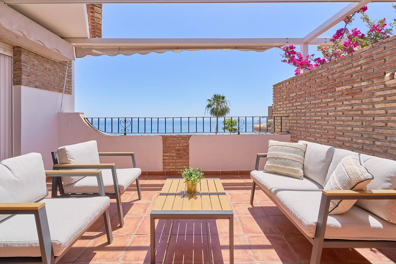 Appartement entier, Appartement 'Balcón Del Mar' avec vue sur la mer, Wi-Fi et climatisation in La Herradura, Almuñecar