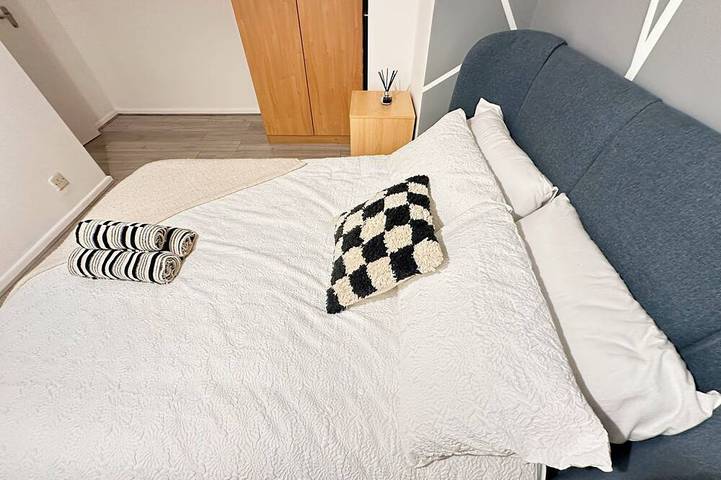 Luton Airport Accomodation - For Families, Travellers, Contractors and Workers in Luton, Chiltern Hills
