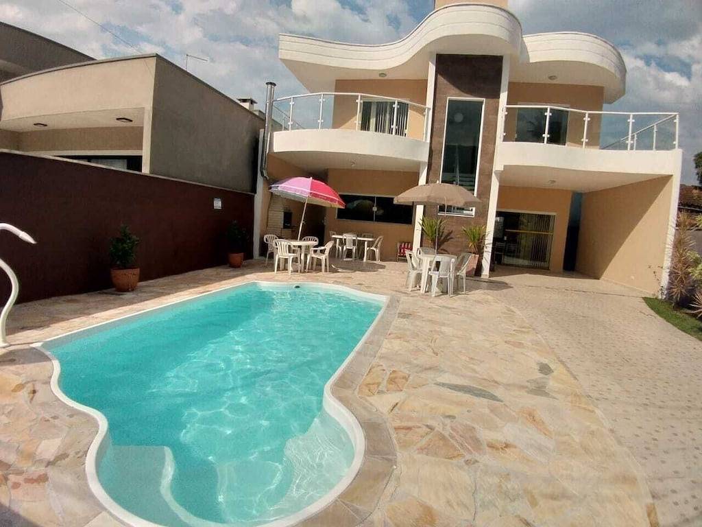 Sobrado com Piscina em Condomínio Fechado in Caraguatatuba, Região Metropolitana do Vale do Paraíba e Litoral Norte