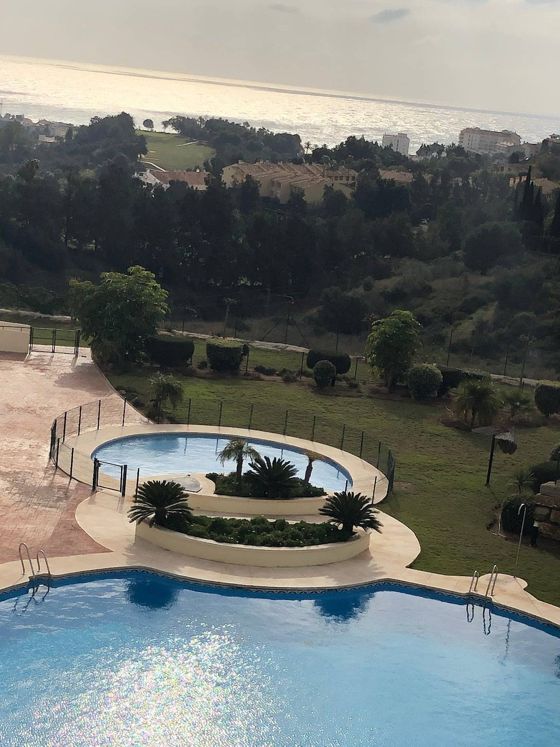 Apartamento inteiro, Apartamento 'Benalmadena Home' com vistas para o mar, Wi-Fi e ar condicionado in Torrequebrada, Benalmádena