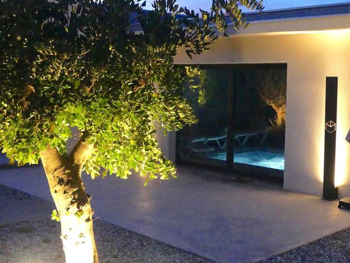 Gîte pour 4 personnes, avec piscine ainsi que vue et terrasse à Trouillas - 3