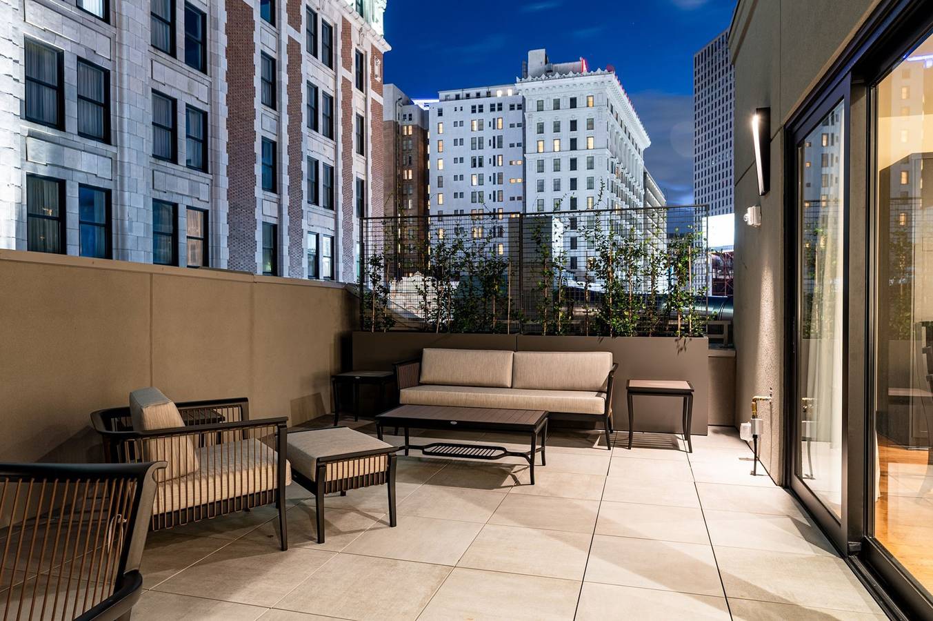 Apartamento entero, 2Br Iconic Penthouse Living + Private Patio | The Mayfair in Storyville (New Orleans), New Orleans