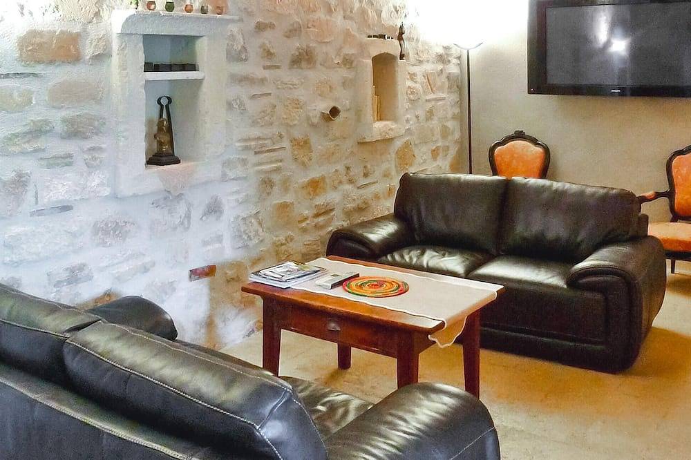 Gorgeous home in Saint Martin De Crau in Saint-Martin-de-Crau, Arles region