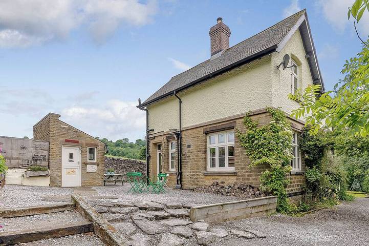 Glamping for 4 people, with garden in Peak District