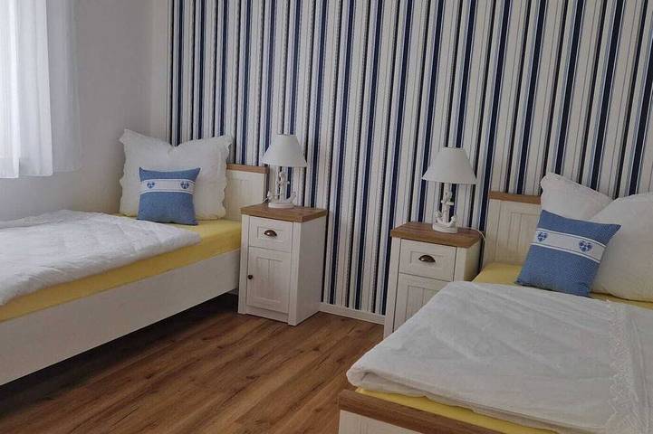 Willkommen im \"Rosenhaus🌹\" direkt am Wald, Ostsee-und Boddenküste, barrierefrei in Hermannshof, Saal