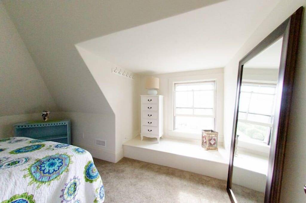 Ganze Wohnung, Newport - exklusives Renfrew Park Beach House Apartment mit Blick auf das Wasser, zentrale Klimaanlage in Middletown, Newport County