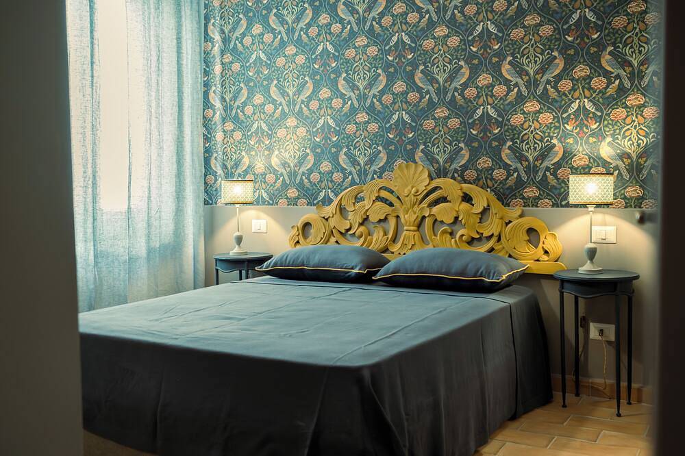 Ganze Wohnung, Elegance and comfort in the country's most central historic building in Trevignano Romano, Braccianosee