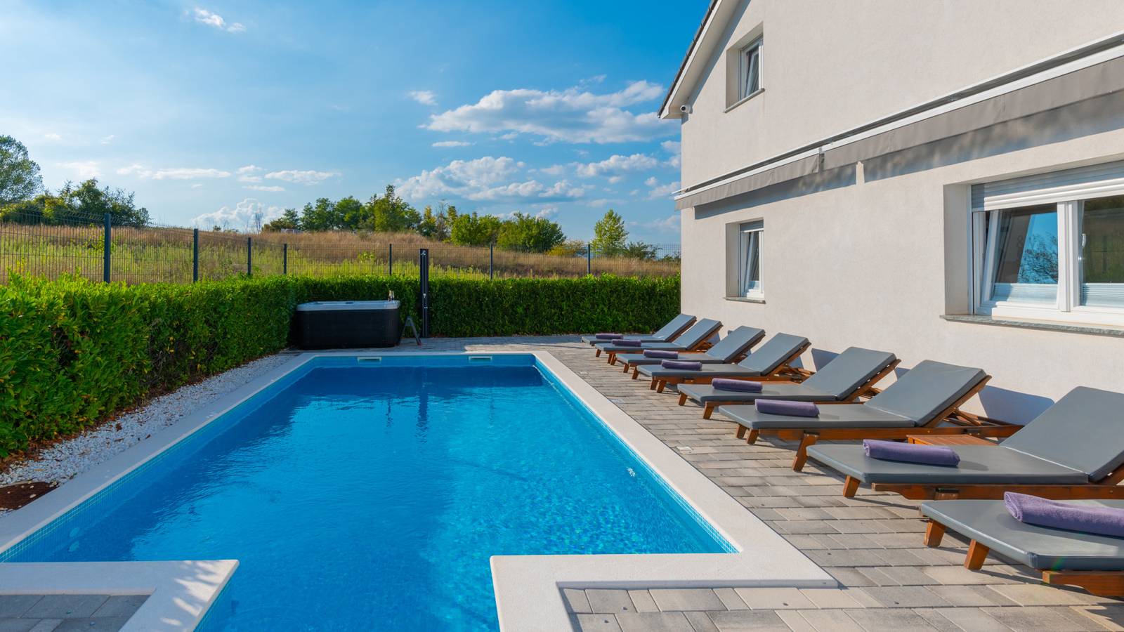 Villa Anteo-Split by Villas Guide in Dalmatinisches Zagora