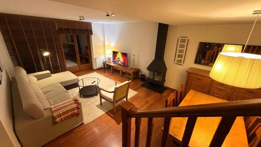 Gîte pour 8 personnes, avec vue et balcon à Bossòst
