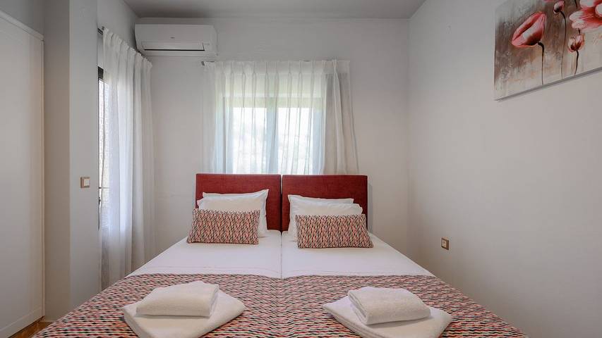 Location de vacances pour 10 personnes, avec jardin et piscine dans Keratokambos - 4